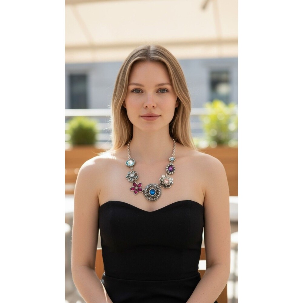 Beautiful New Vintage Inspired Necklace With Bold Eye Catching Colored Gems